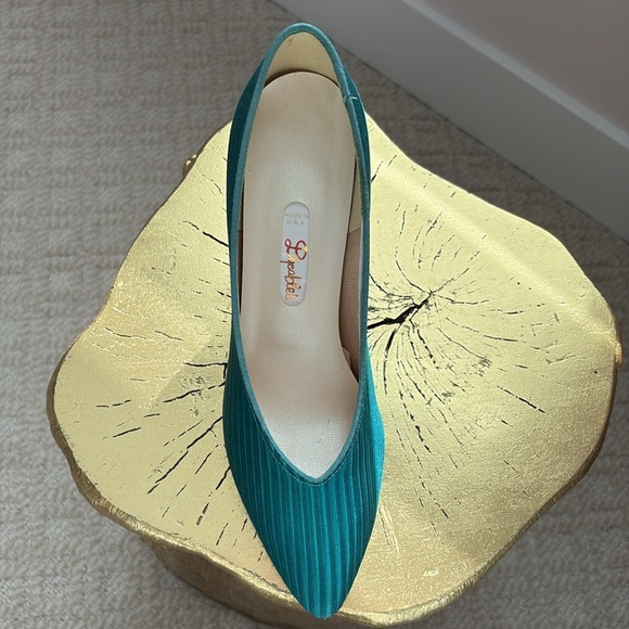 Dyeables Vintage,  Elegant Ribbed Satin Teal Striped Women's Shoes. Size 7B - Picture 7 of 16